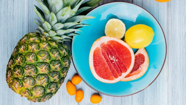 Ananas, grapefrukt, citron. Leverrening.