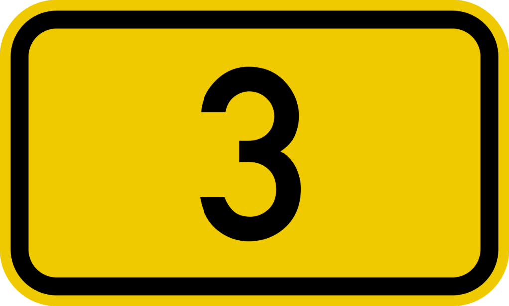 Siffran tre med gul bakgrund.
