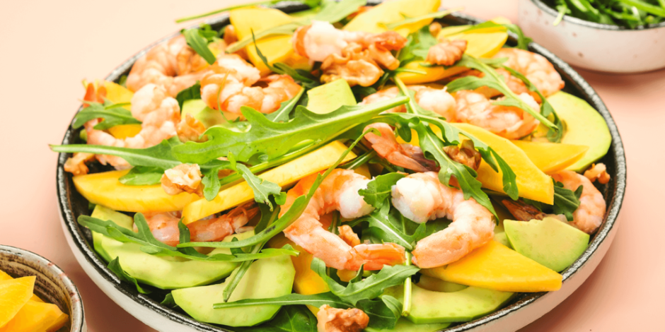 Nyttig räksallad med avokado och mango