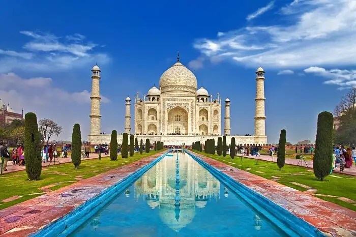 Taj-Mahal-och-dess-reflektion