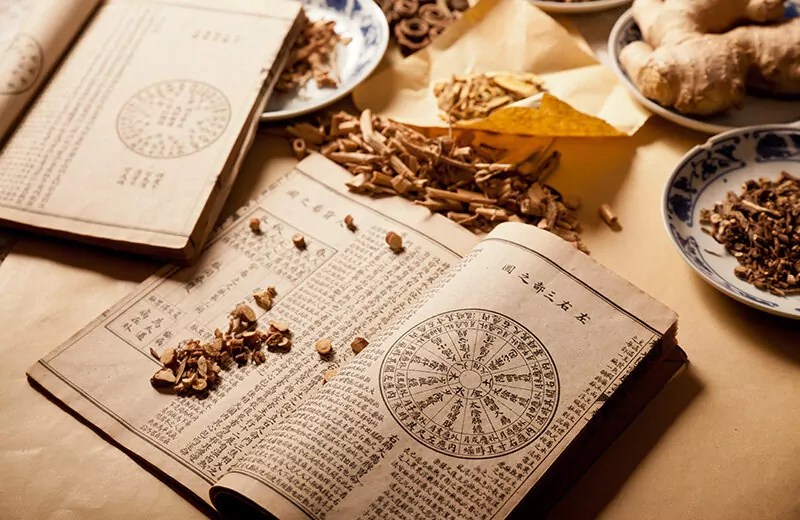 Traditionell Kinesisk Medicin bok örter.